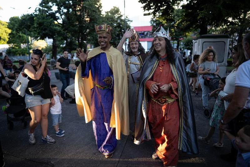 (Multimedia) Especial: Celebran en Argentina el Día de Reyes con múltiples expresiones de alegría infantil