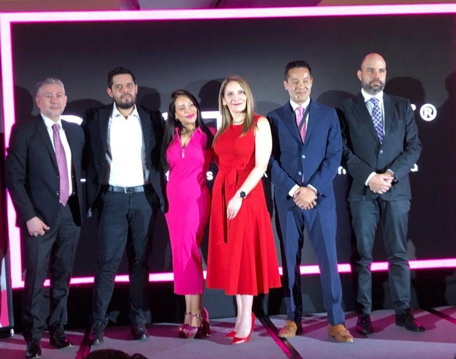 Presentan suplemento natural para la salud física y mental durante la menopausia