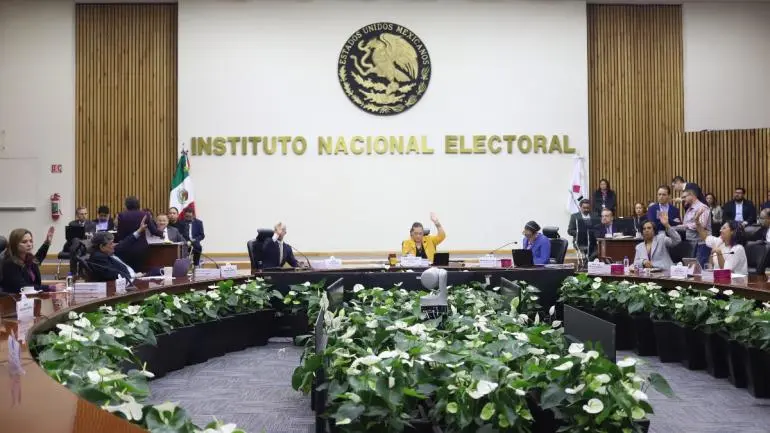 Confirma INE multa de 21 mdp a Morena por omisiones en gastos de precampaña 2024