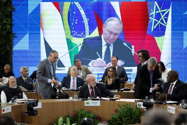 Putin dice que la globalización liberal se está quedando obsoleta