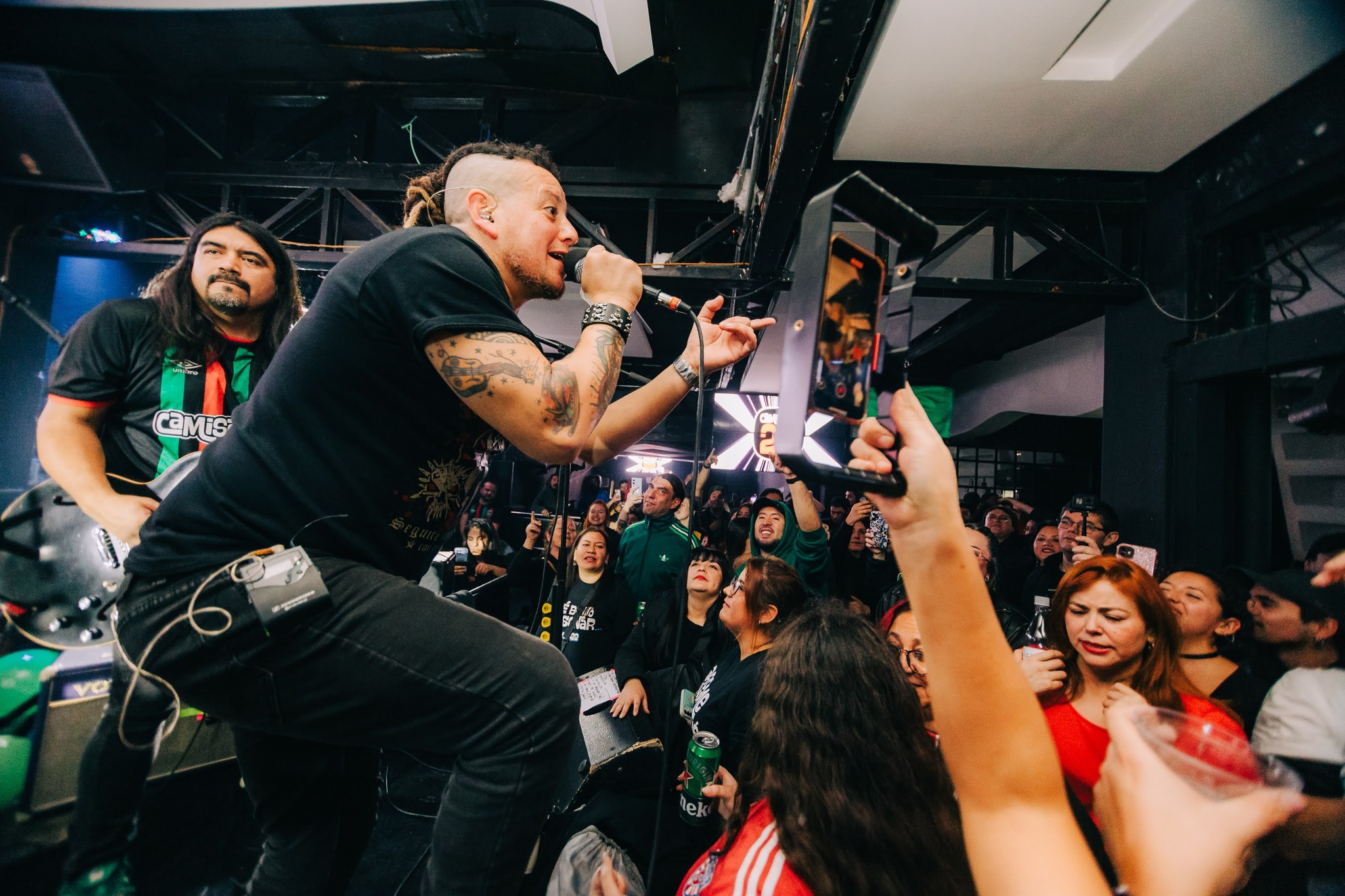 Camiseta 22 enciende México en julio: SKA, CUMBIA Y CORAZONES al ritmo de «Ni un segundo más»