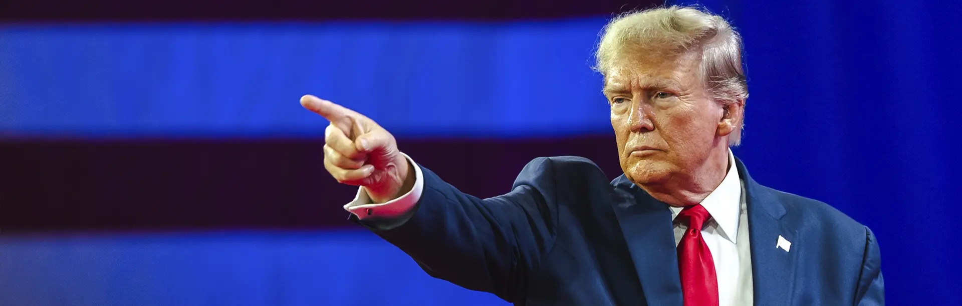 Trump acusa a Obama de traición en declaración pública