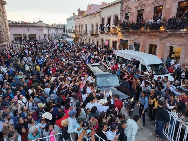 Sheinbaum reúne a 50 mil personas en primer día de gira