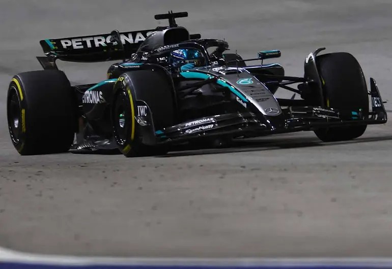 George Russell triunfa en Singapur sobre Verstappen y McLaren