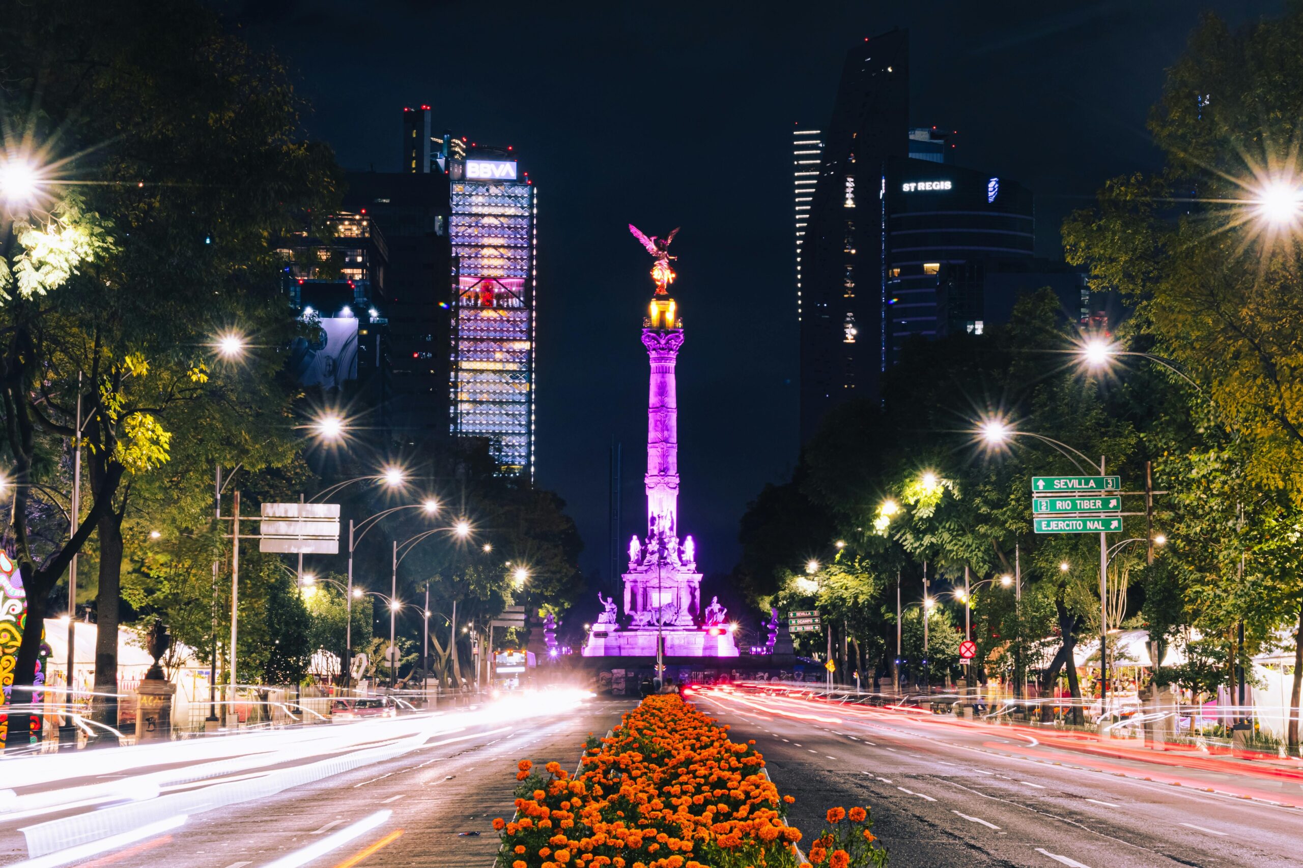 Octubre cultural: La Feria del Libro del Zócalo da inicio a un mes lleno de arte y literatura en la CDMX