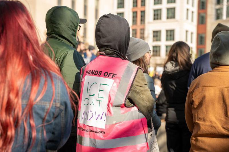 (Multimedia) Arrestan 12 personas en Minneapolis, EE. UU., y las protestas continúan