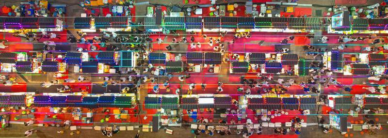 (Multimedia) Enfoque de China: Alegría y empleo: Mercados nocturnos chinos rompen barreras para ofrecer más servicios