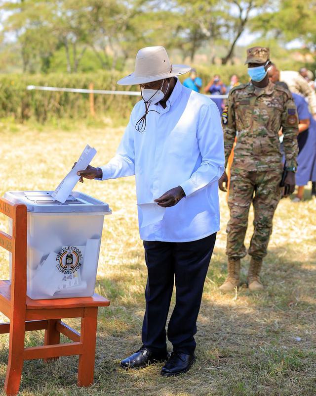 (Multimedia) Ampliación: Museveni gana elecciones presidenciales de Uganda