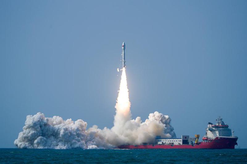(Multimedia) Cohete comercial SD-3 de China lanza 7 satélites desde el mar