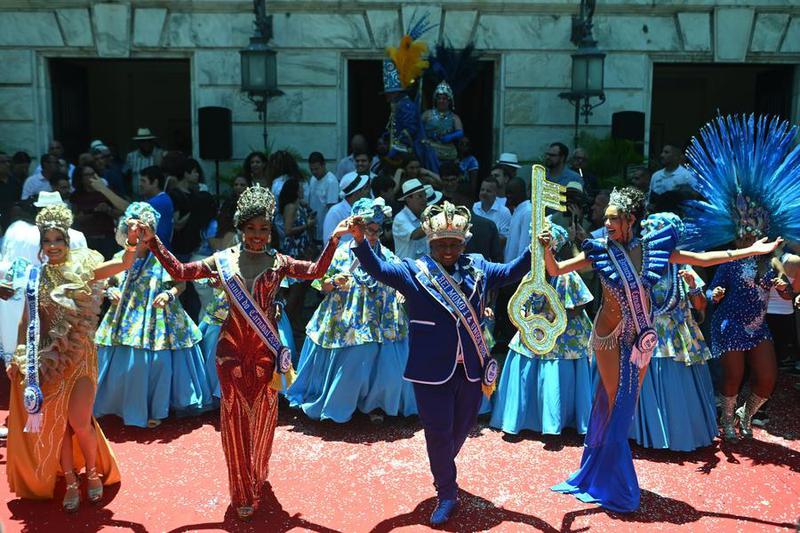 (Multimedia) Brasil sale a la calle para celebrar fin de semana de Carnaval