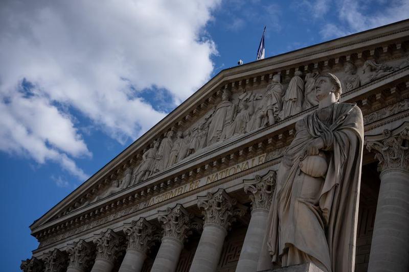 (Multimedia) Gobierno francés supera voto de censura por presupuesto estatal