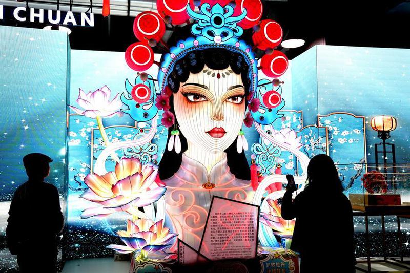 (Multimedia) Comercio internacional de bienes y servicios de China alcanza 758.000 millones de dólares en diciembre