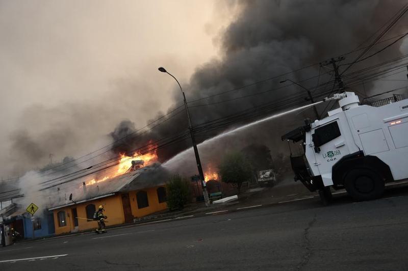 (Multimedia) Al menos 16 muertos por incendios forestales en centro-sur de Chile