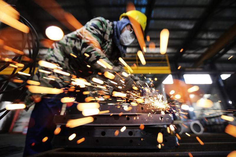 (Multimedia) Ampliación: Producción industrial de China aumenta 5,9% en 2025