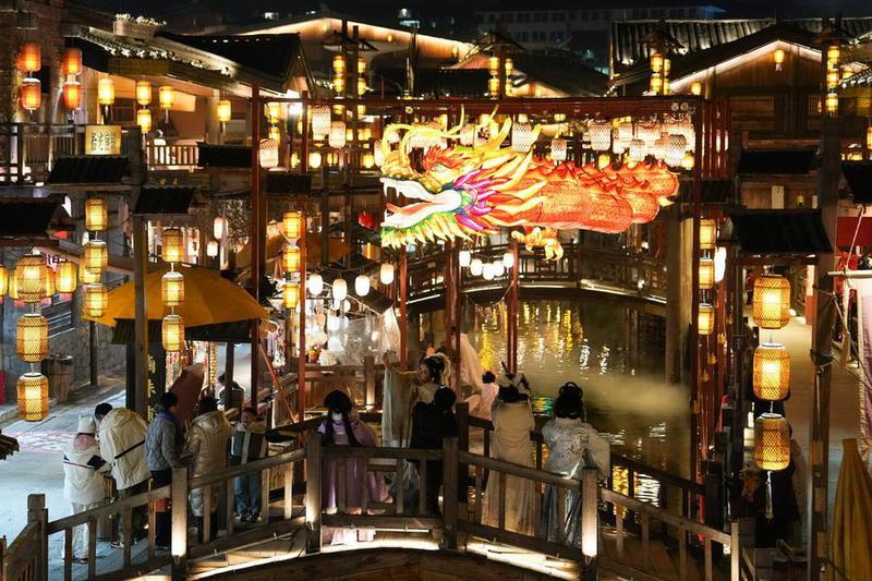 (Multimedia) Ampliación: Producción de servicios de China aumenta 5,4% en 2025