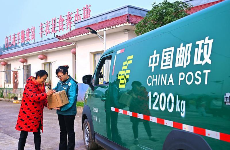(Multimedia) Enfoque de China: Camionetas no tripuladas, drones y amor: maquinaria inteligente acelera entregas del Año Nuevo Chino