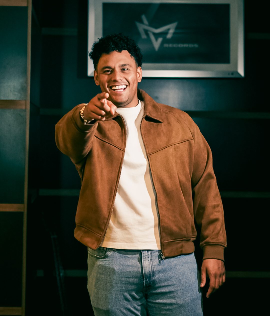 El colombiano Chelo Ramírez se vuelve viral tras entrevista en México y despierta expectativa entre seguidores del regional mexicano